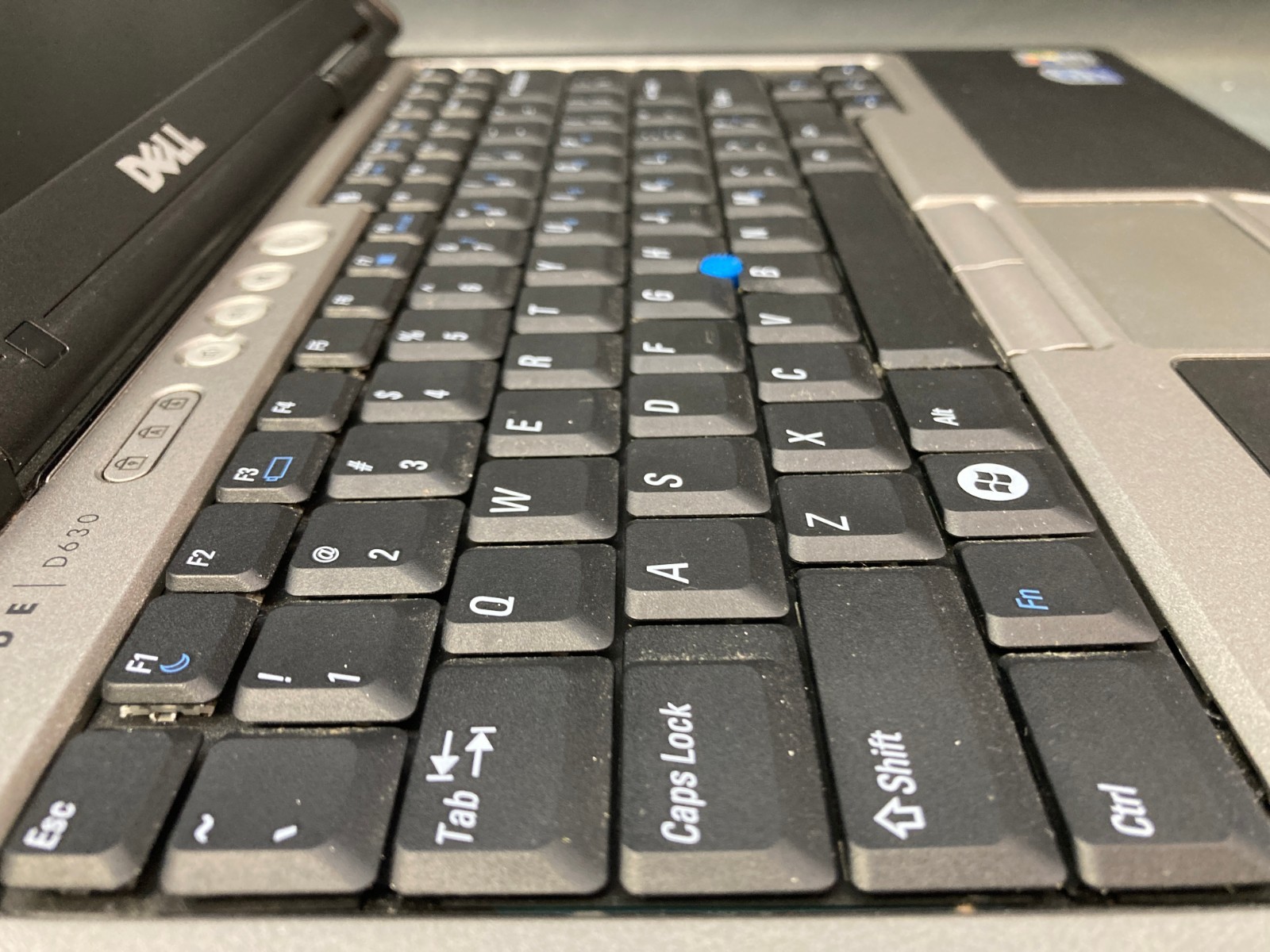 Dell Latitude D630 Intel Core 2 Duo 2.20GHz 2GB RAM 14″ Laptop (NO HDD/OS)
