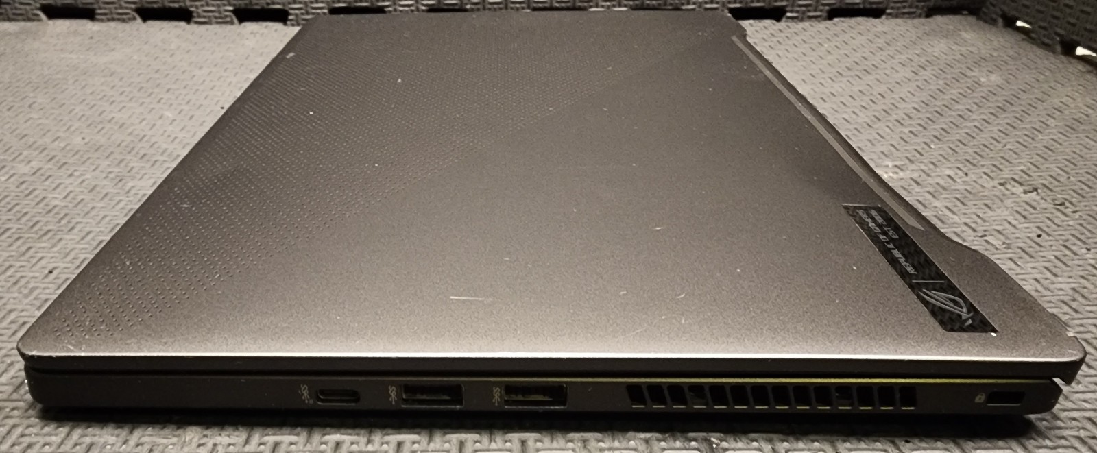 Asus ROG Zephyrus G14 14″ Ryzen 9 4900HS 16GB 500GB SSD GeForce RTX 2060 Max-Q