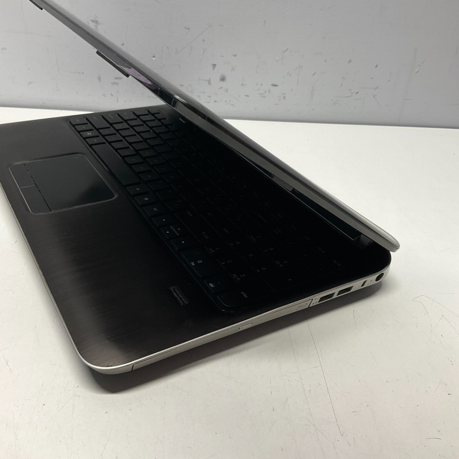 HP PAVILION DV6 Laptop Intel Core i7-2630QM @ 2.00 GHz 4GB NO HDD NO OS