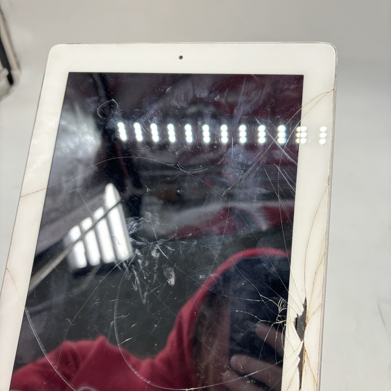 Apple iPad 2 A1395 16GB Wi-Fi Tablet Cracked Screen Broken For Parts & Repair