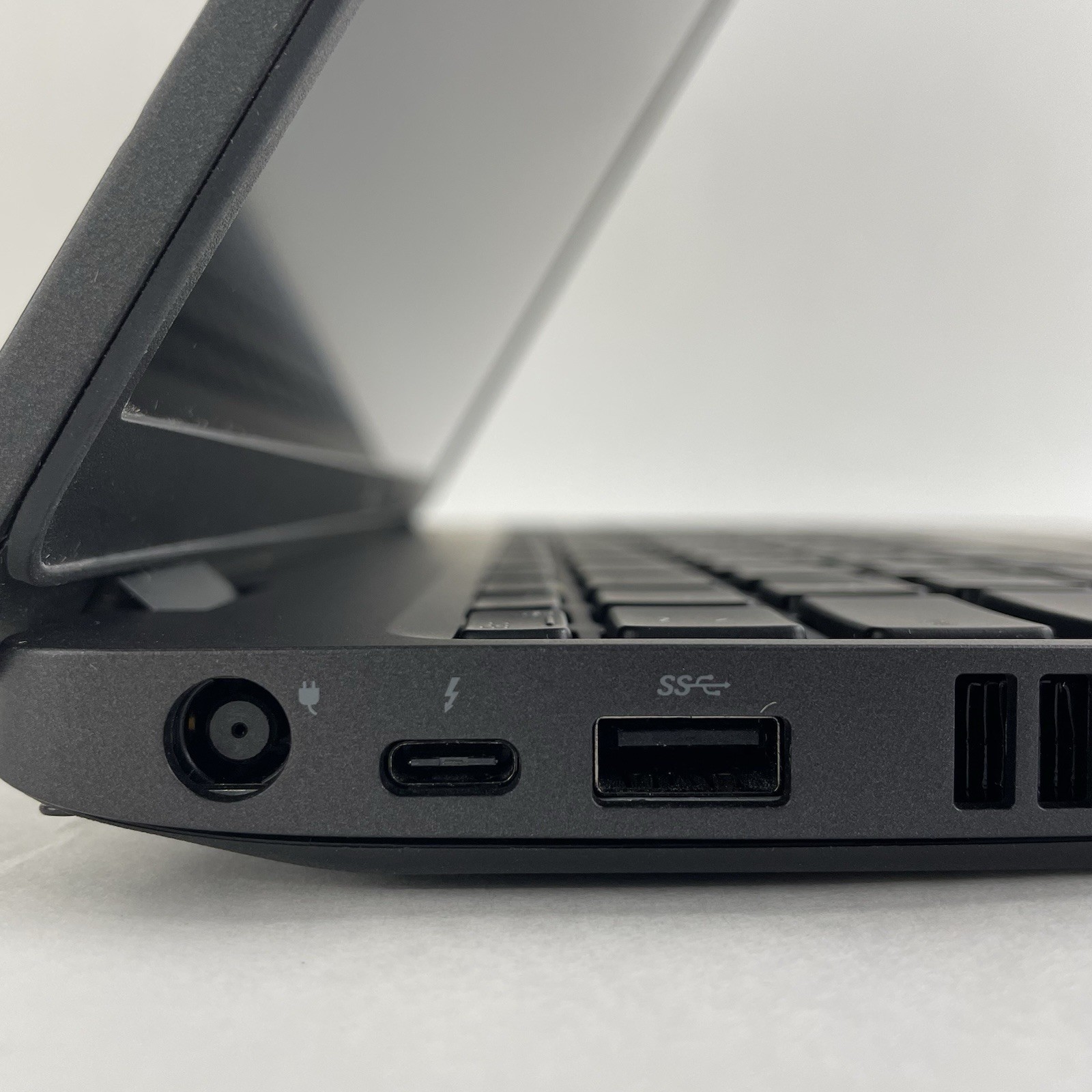 Dell Latitude 5501 15.6″ i5-9400H 2.50 GHz 8 GB RAM No SSD/OS/AC/Battery