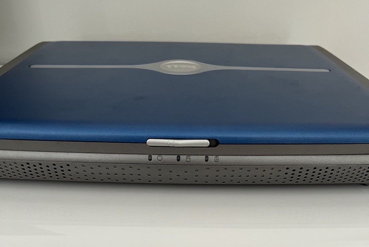 Dell Inspiron 5150 Laptop Intel Pentium 4 **DOES NOT TURN ON – FOR PARTS ONLY **