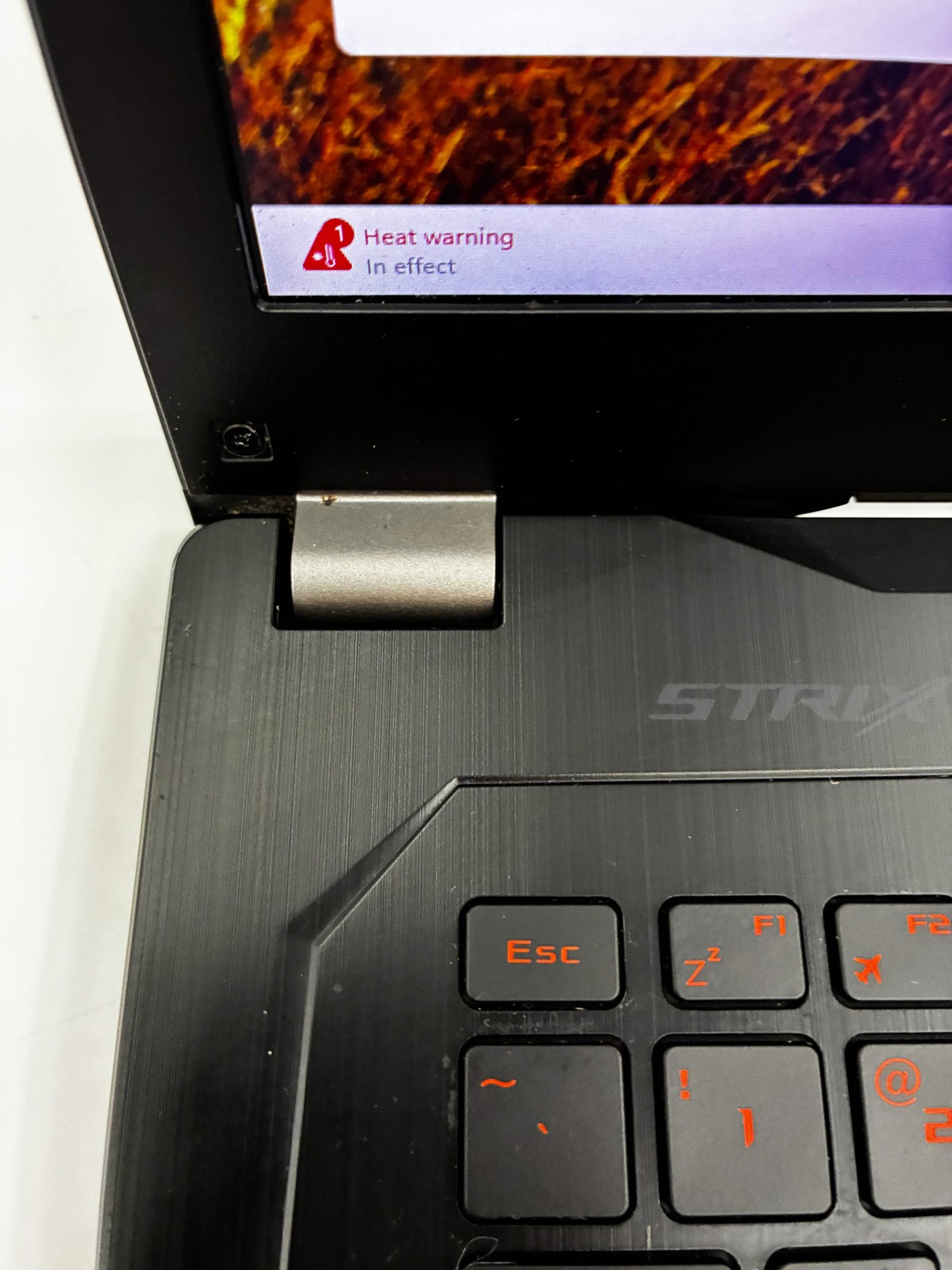 ASUS ROG Strix GL702V 17.3″ i7-6700HQ 12GB GTX 1060 SSD HDD Gaming Laptop Used