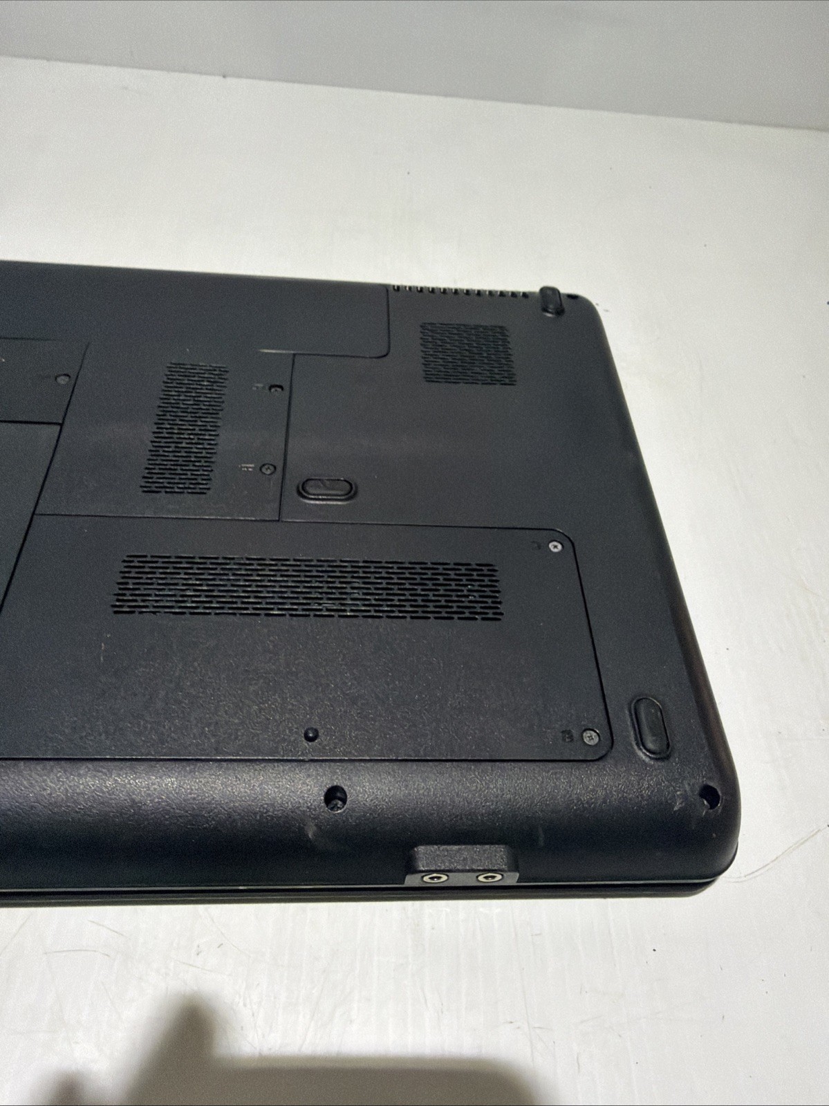 Compaq Presario CQ60 15″ Laptop AMD Athlon QL-62 1gb Ram No Drives Boots Bios