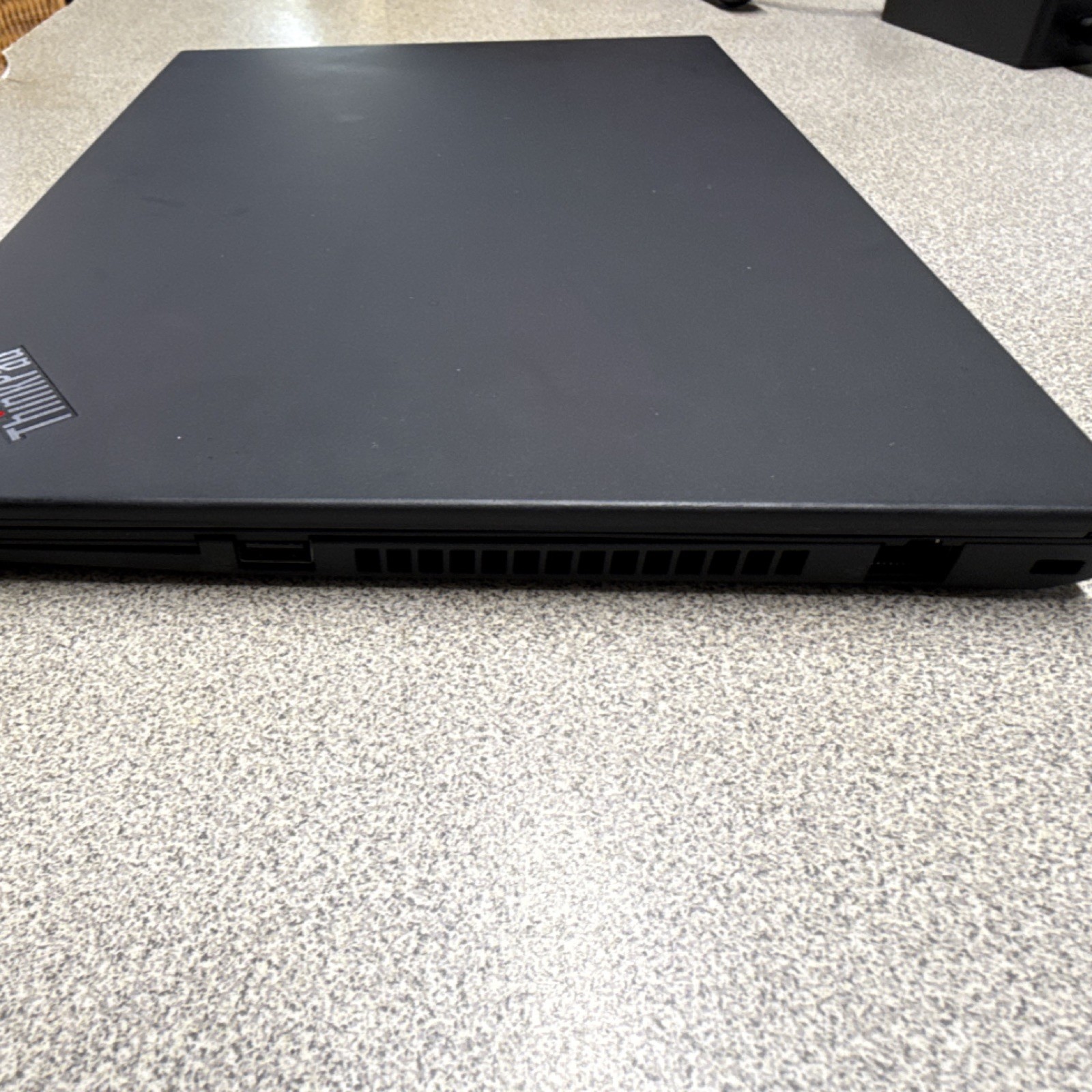Lenovo ThinkPad T490 14″ Intel Core i5-8265U, 8GB RAM, 256GB Storage, Win 11 Pro