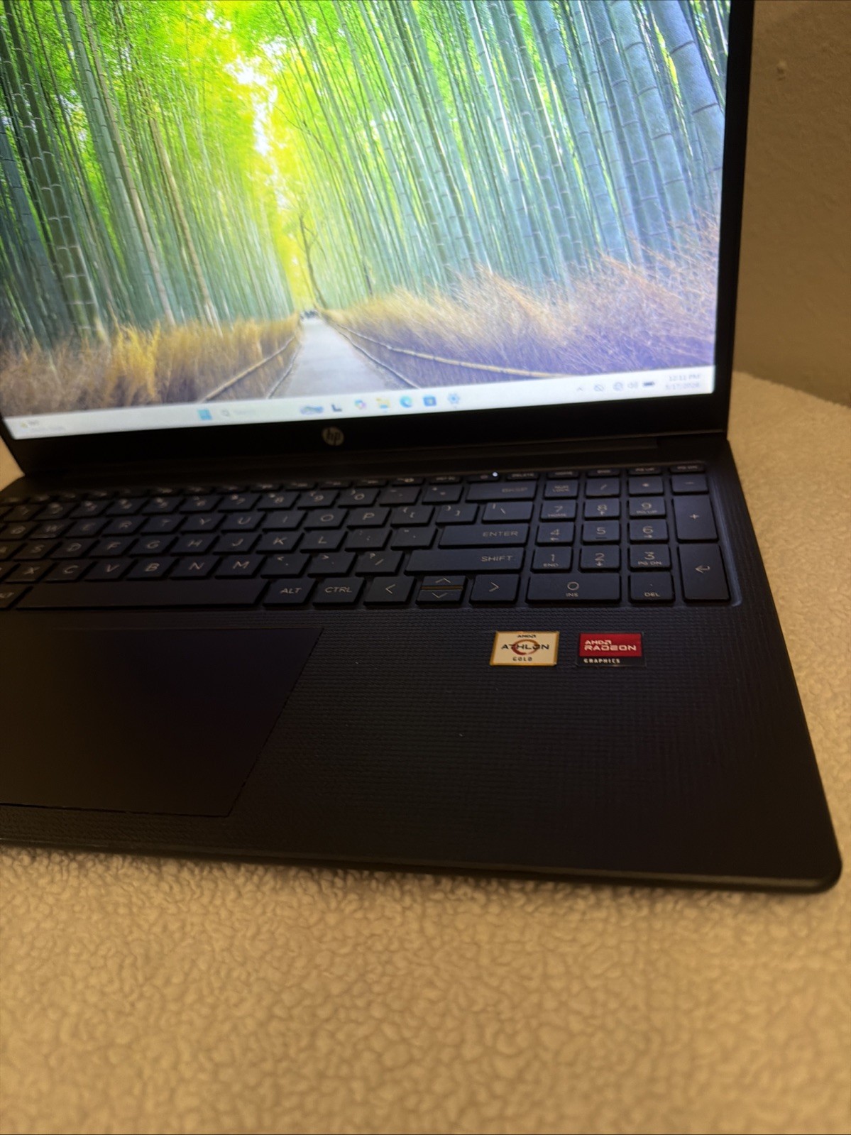 HP Laptop 15-fc0047nr AMD 2.4GHz – 256 SSD -8GB Ram Window 11 Mint Condition