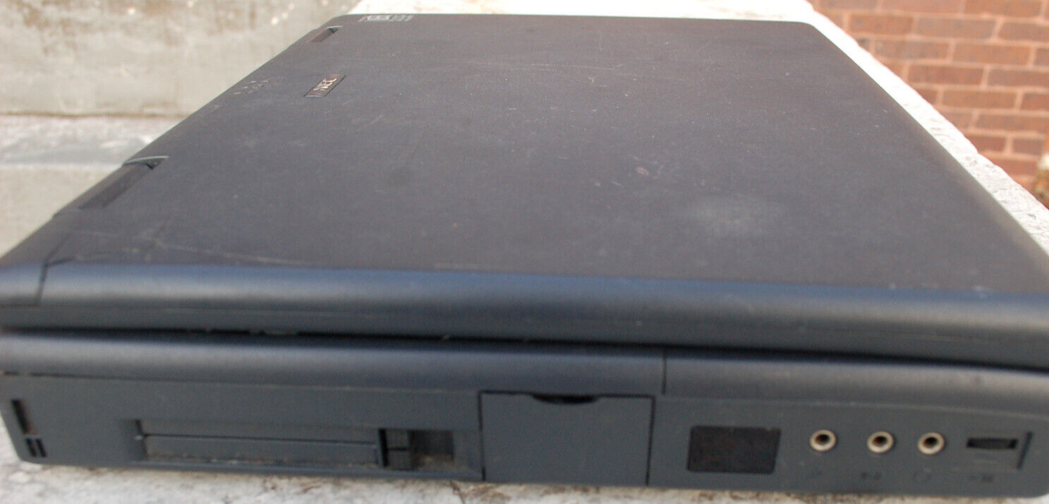 Vintage NEC Versa 2730M Laptop Intel Pentium 133MHz MMX CPU, CD-ROM, 3.5″ Floppy