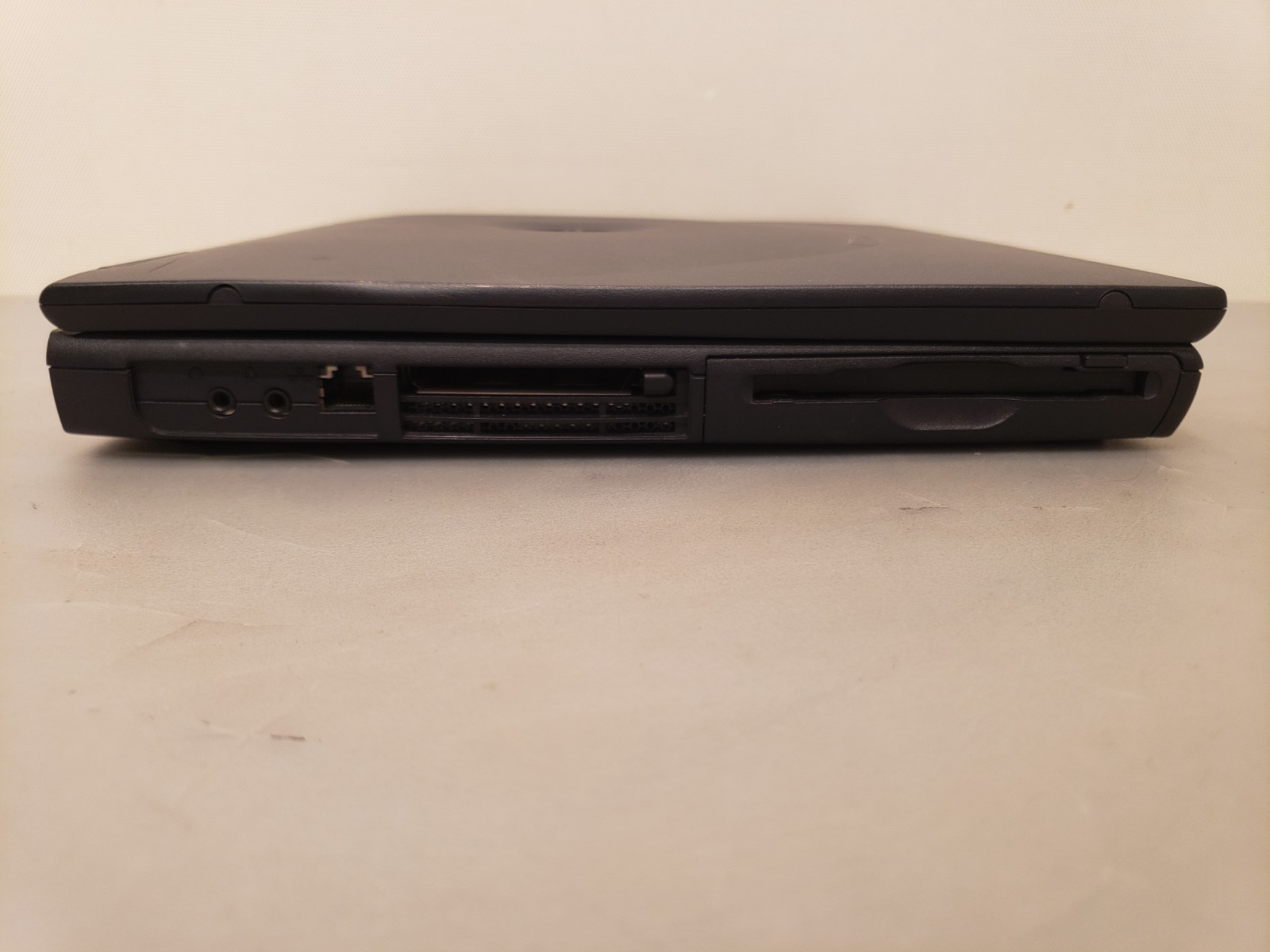 Vintage Dell Inspiron 2650 Intel Pentium 4 256MB 30GB WinXP Laptop AS-IS Read