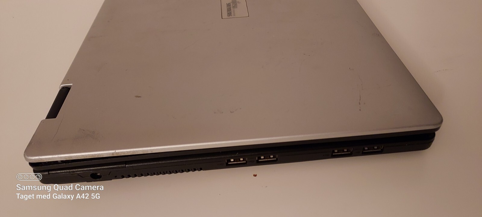 Fujitsu Siemens Amilo LI 2727 Laptop
