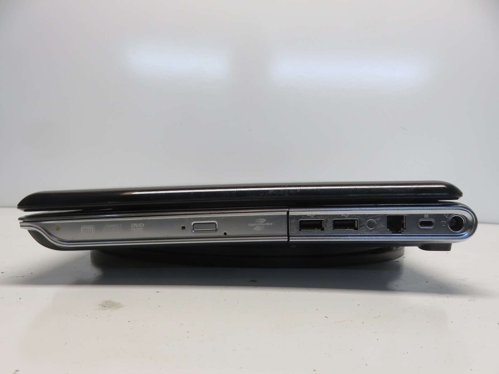 HP Pavilion DV6-1050us Laptop Intel Core 2 Duo P7450 4096 MB NO HDD No Batt