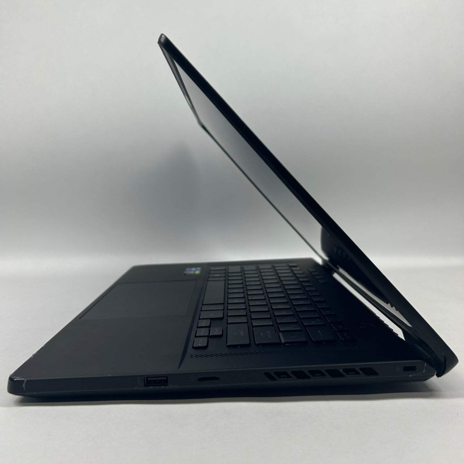Asus Zephyrus GU603Z 16″ i7-12700H 2.3GHz 16GB RAM 500GB SSD GeForce RTX 3060