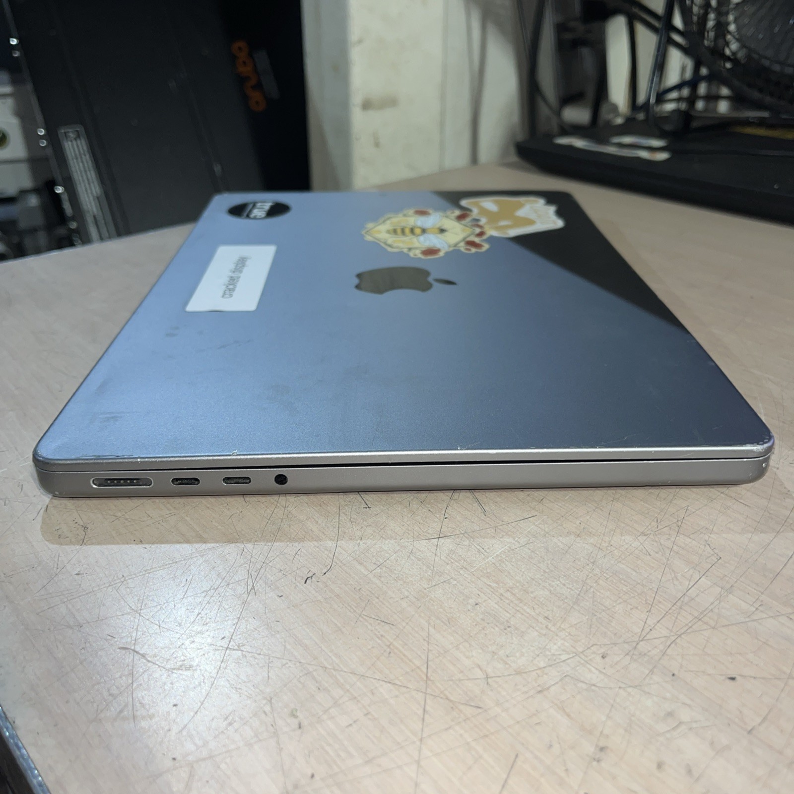 APPLE MACBOOK PRO “M1″ 8 CPU/14 GPU 14” 3.2GHZ 16GB RAM 512SSD