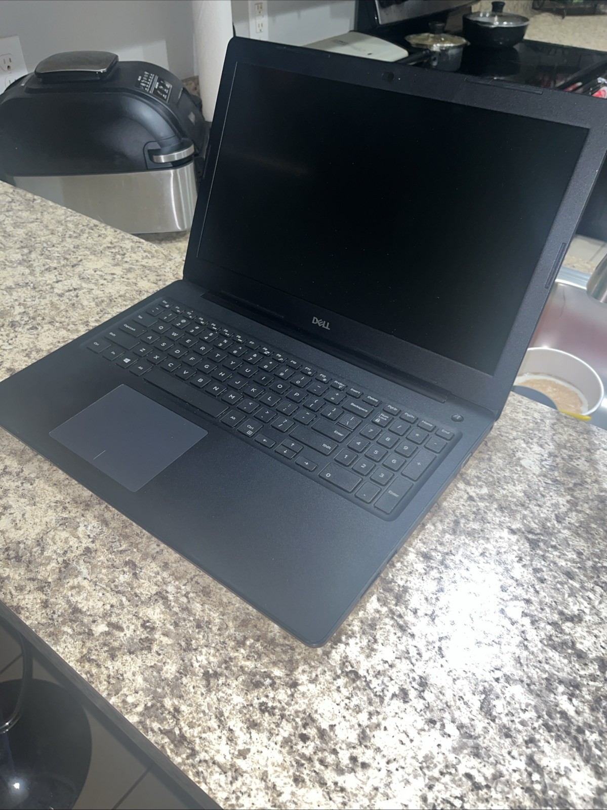 Dell Latitude 3590 Notebook/Laptop 15.6 in Black- 4R6NG UHD Graphics Integrated