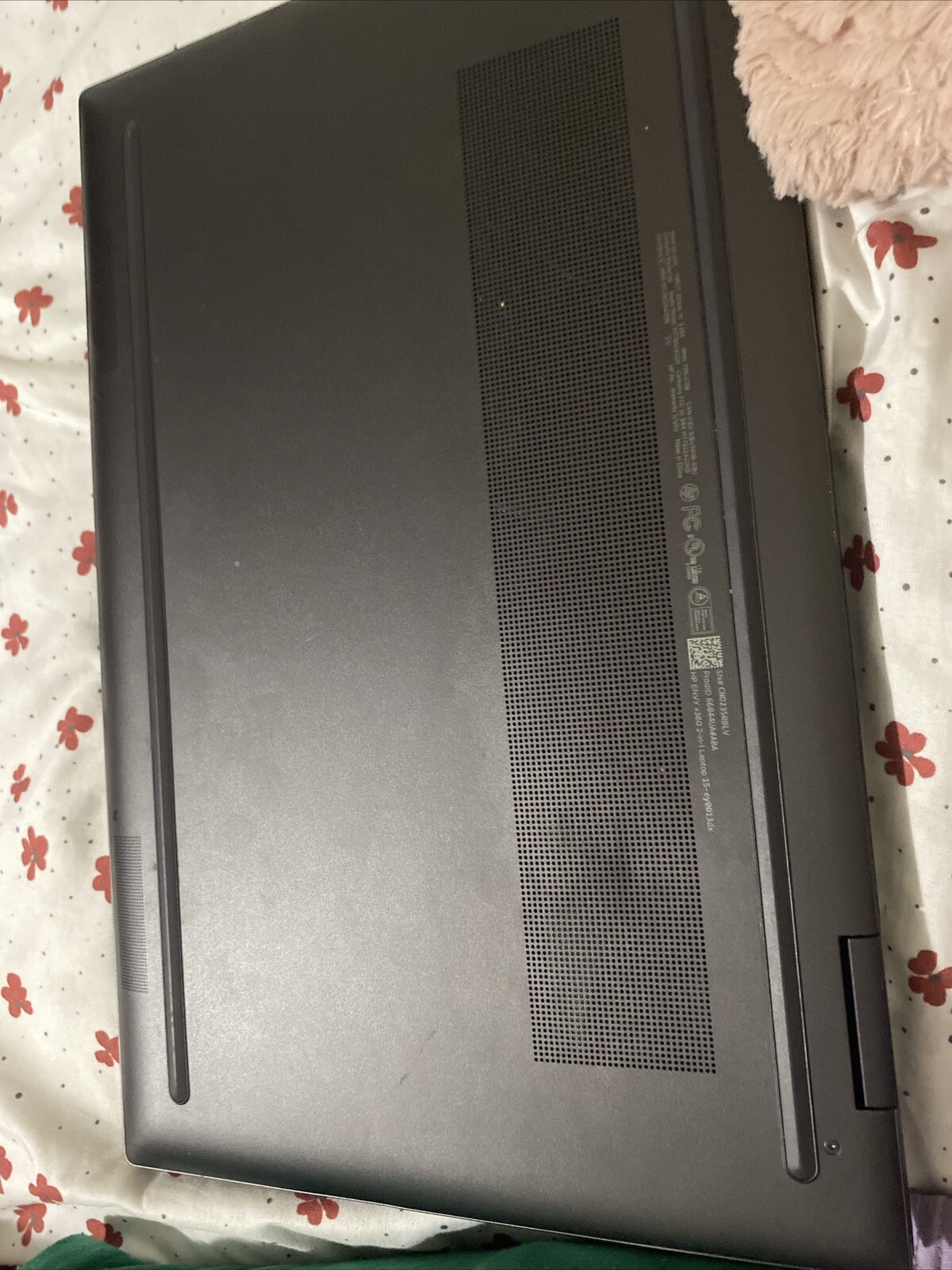 HP ENVY 15-FH0013DX 15.6” (256GB SSD AMD Ryzen 5 7530U 4.5GHz 8GB RAM) 2-In-1