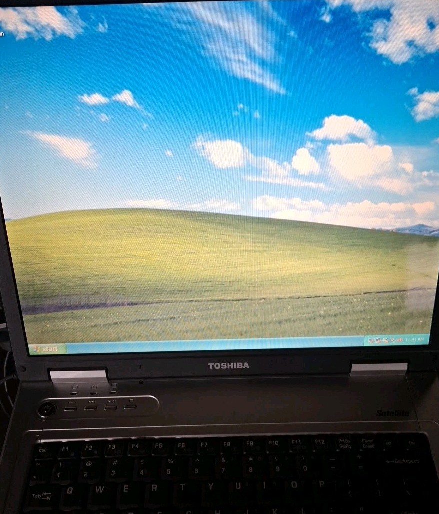 Toshiba Satellite 15″ l25-S119 Celeron M 1.50GHz/1.12GB/40GB HHD/Windows XP Pro