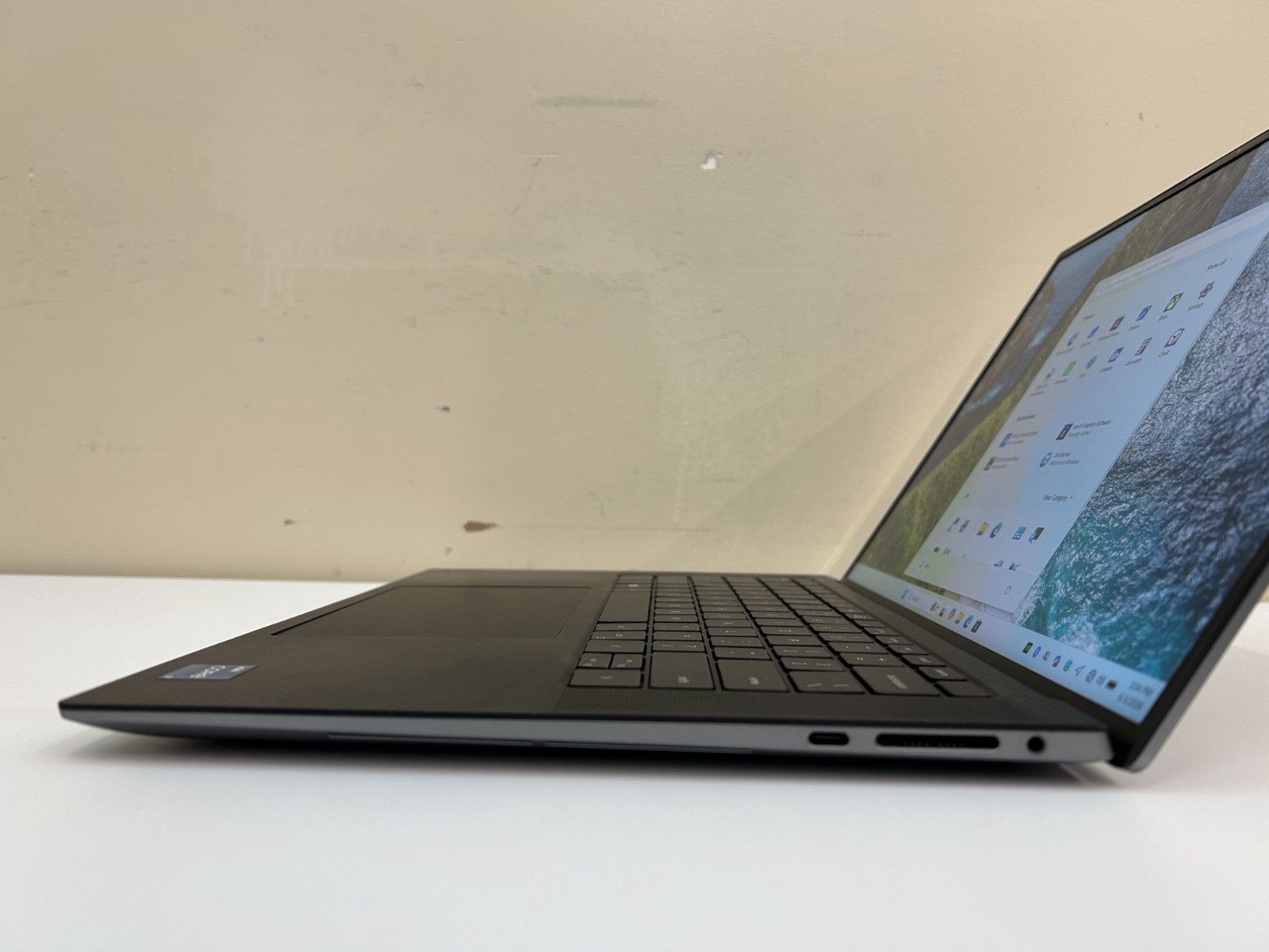 LAPTOP Dell Precision 5570 15.6″ CORE i7-12800H 1 TB NVMe SSD 32GB RAM Win 11