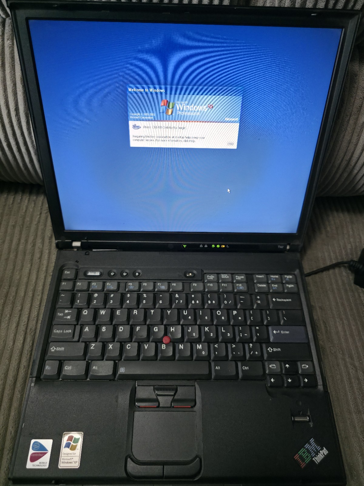 IBM ThinkPad T42 Type 2373 – Windows XP – Tested – No Hard Drive