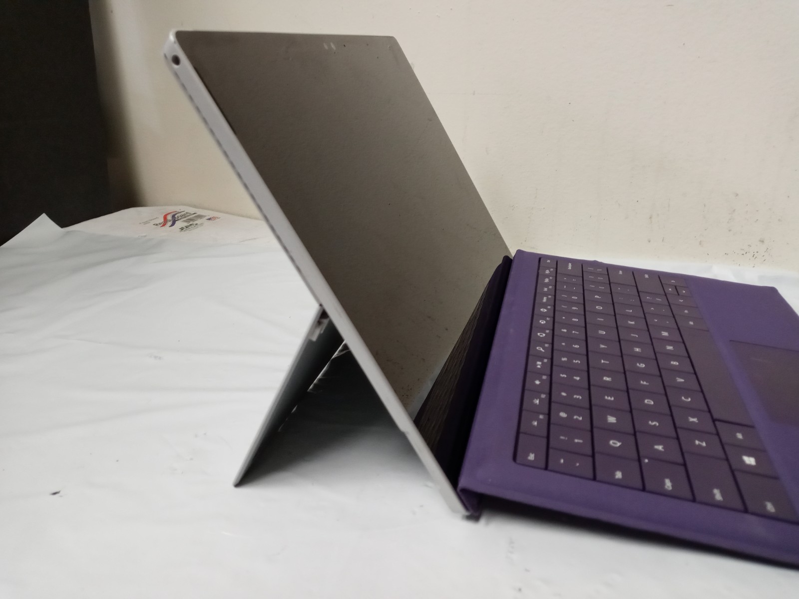 MICROSOFT SURFACE BOOK i5-6300U @ 2.4GHz, 8GB RAM, 256GB SSD, WIN 10 PRO NO AC