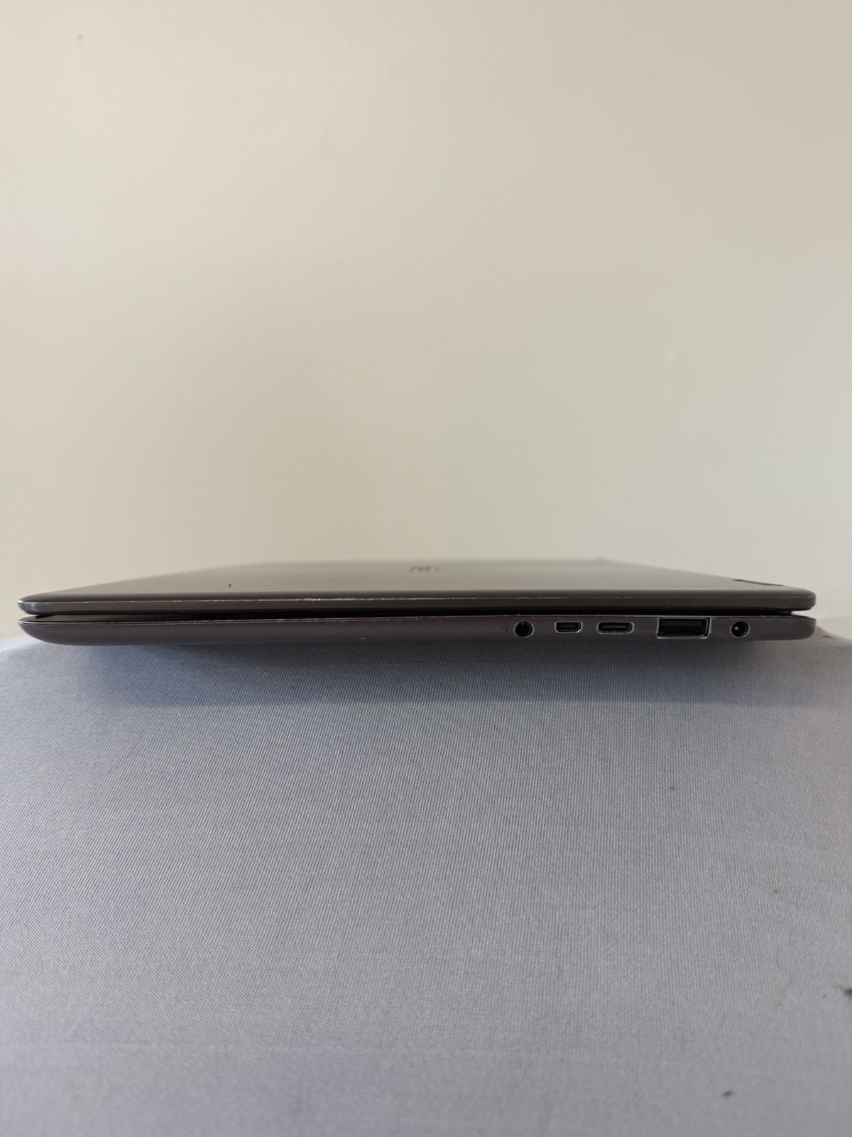Asus UX36OC Laptop – Good Screen – Intel m3-6Y30 – RAM 8 GB – Read Des