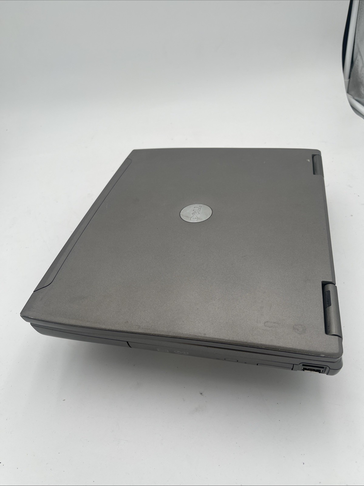 Dell Latitude D610 Pentium M 1.73Ghz 14″ Laptop w/512 Mb RAM ,DVDRW / NO HDD