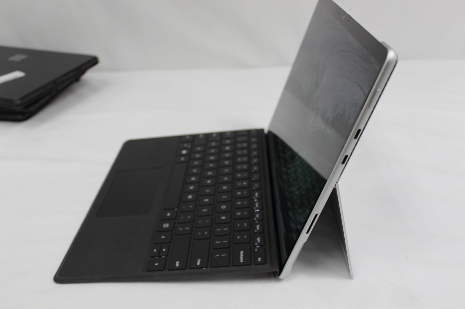 Microsoft Surface Pro 8 i7‑1185G7 16GB 1TB SSD 2‑in‑1 Tablet Iris Xe Graphics