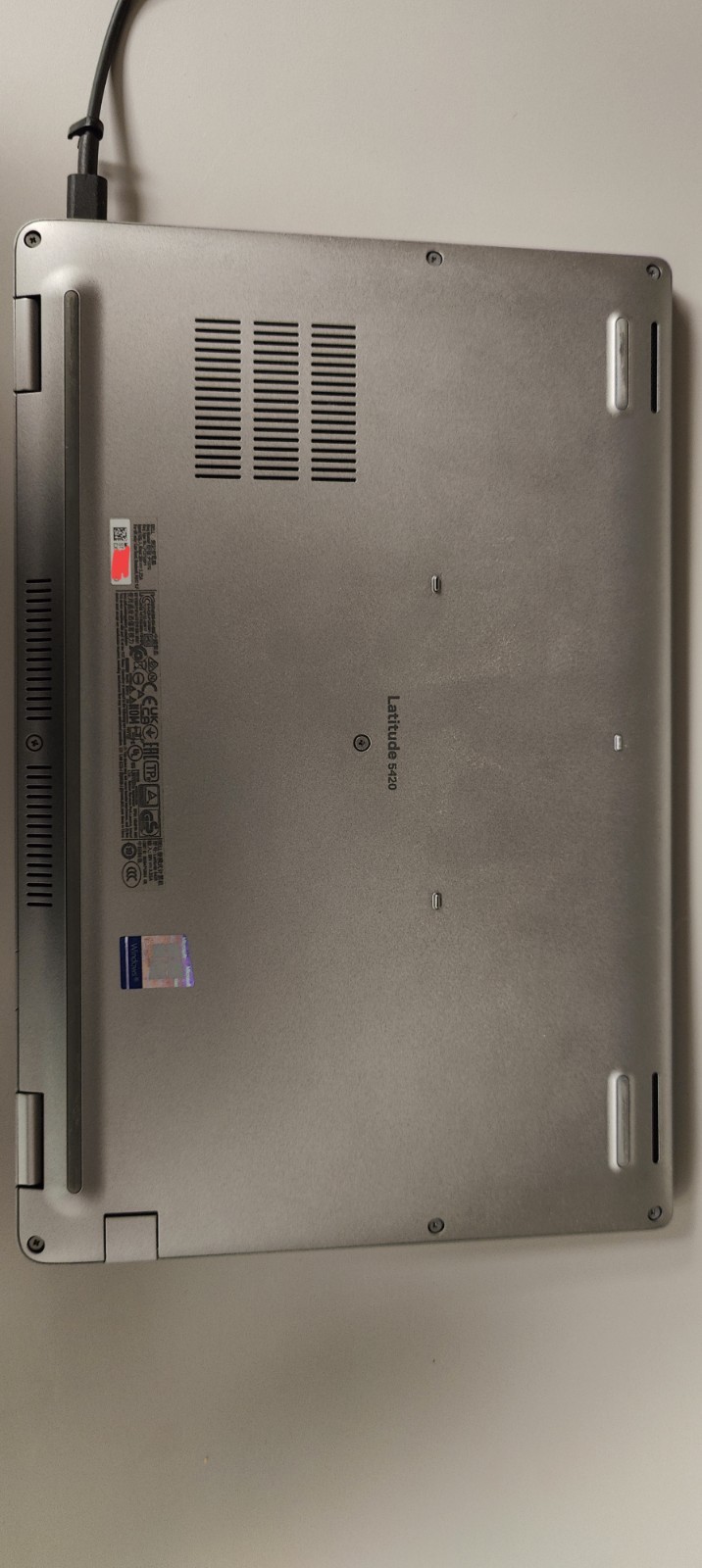 Dell Latitude 5420 14″ FHD i7-1185G7 16GB/ 256GB Excellent Battery Health
