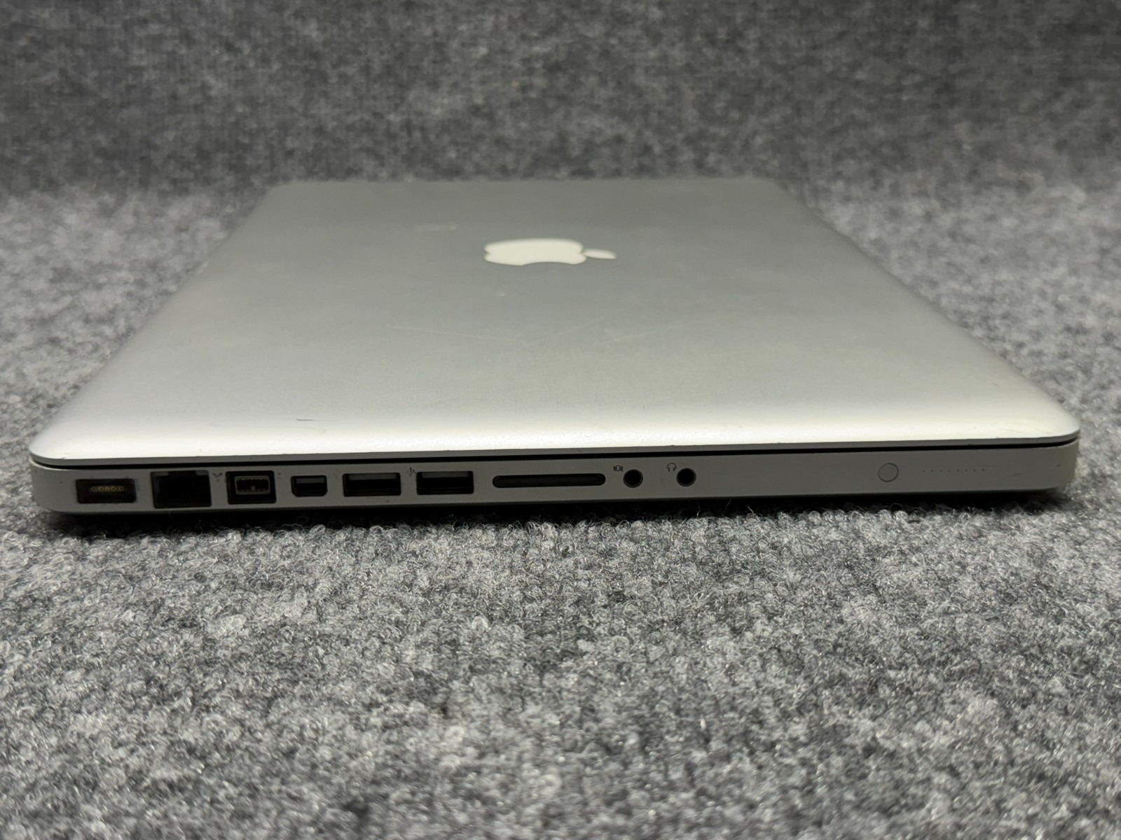 Apple MacBook Pro A1286 15″ Laptop Intel Core 2 Duo P8600 2.40GHz 4GB RAM 250GB