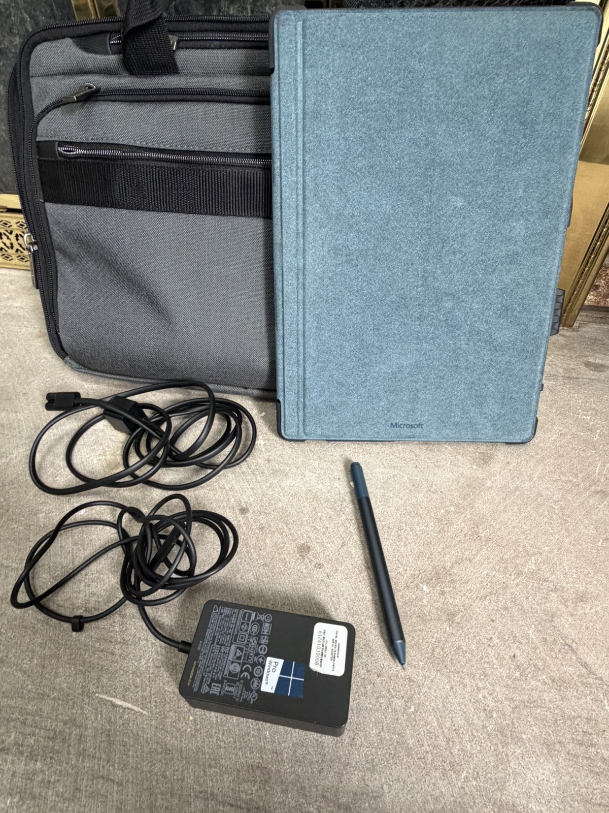 Microsoft Surface Pro 6 12.3″ touch screen with keyboard- pen- case and charger