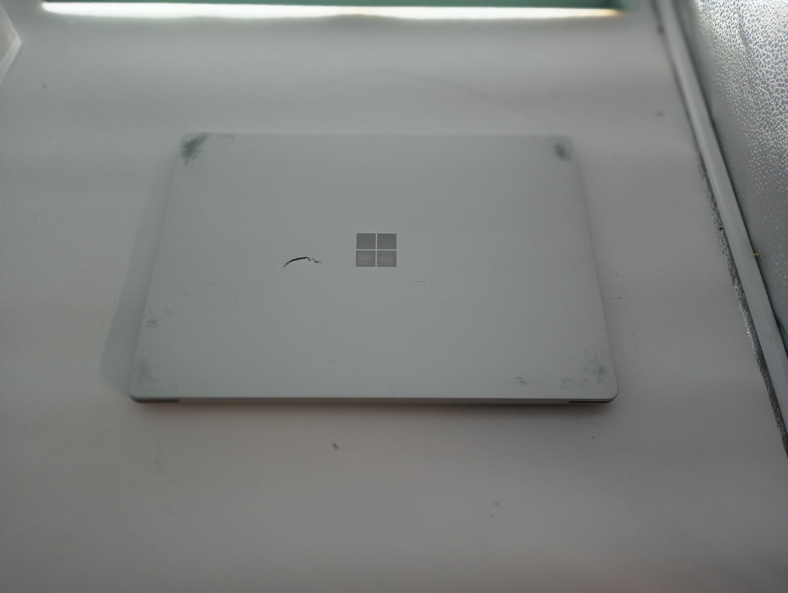 Surface Laptop (4048) w/charger.i5-7300U.8GB.13.5″2k Touch.256GB M.2.W11Pro