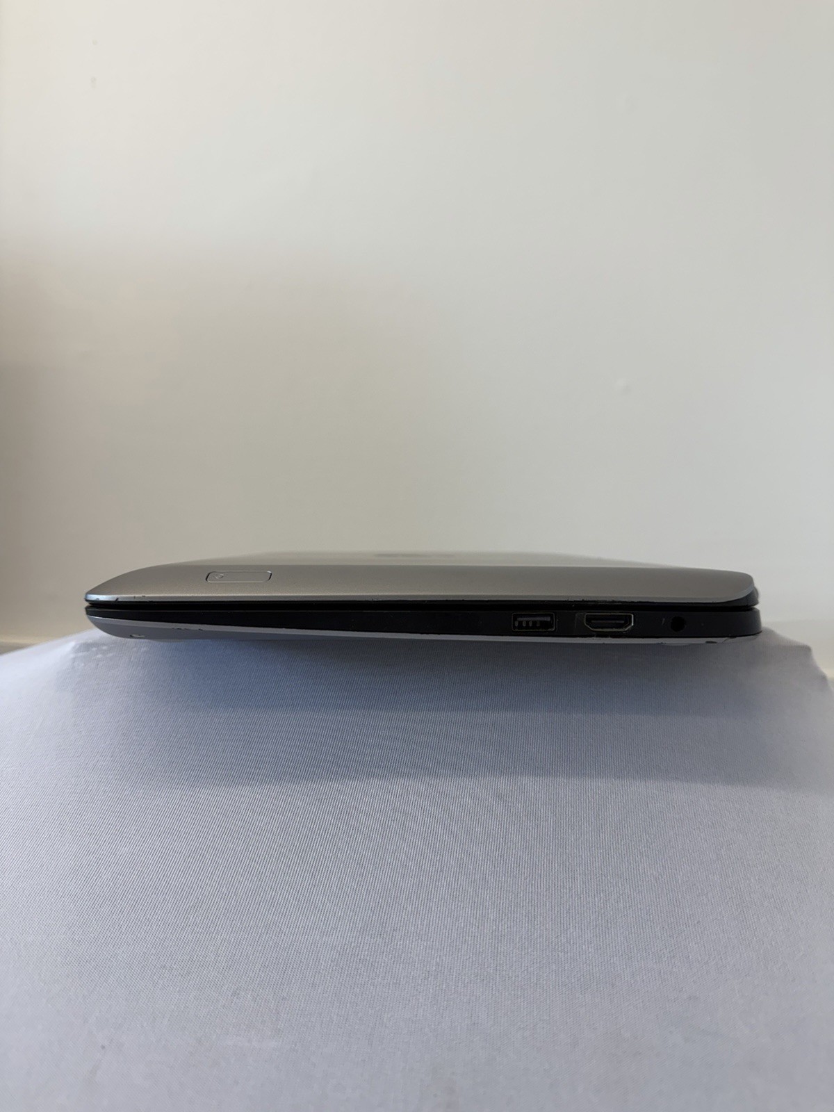 HP Split 13×2 Laptop – Intel i3-322qy – RAM 4GB – Read Des
