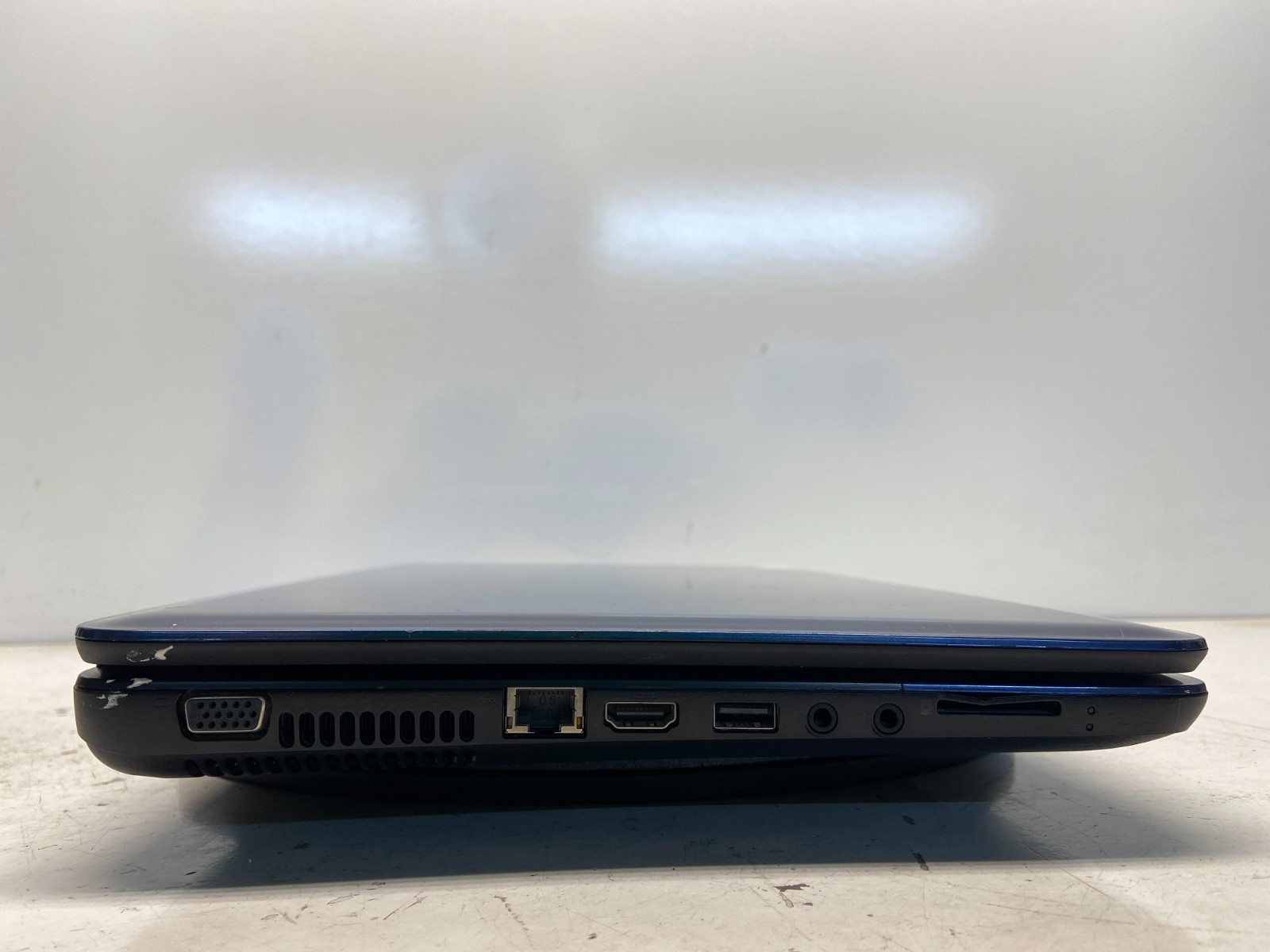 HP 2000-2D19WM AMD E-300 1300MHz 4 GB NO HDD