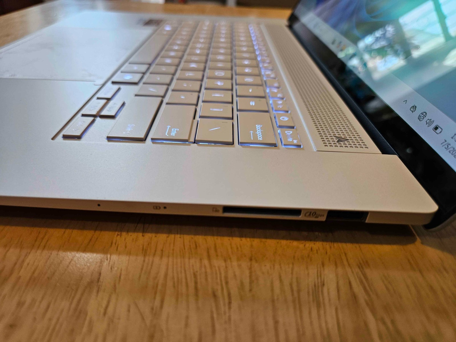 ASUS Zenbook S 16 16” 3K OLED Touchscreen 120Hz AMD Ryzen AI 9 365 24GB 1TB SSD