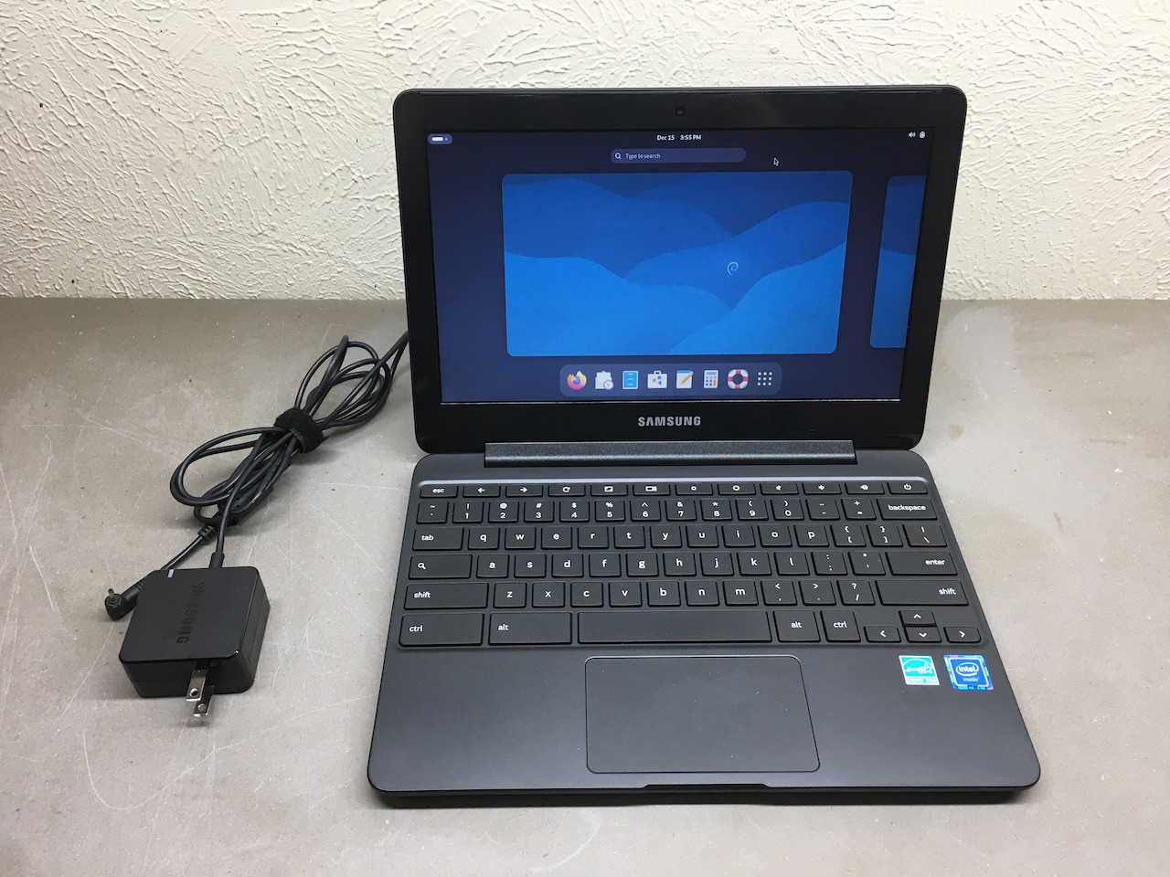 Samsung 11.6″ XE500C13-K06US Linux Debian 13 laptop 4GB RAM 64GB eMMC w/ power
