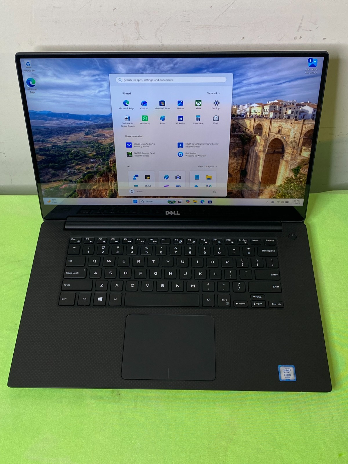 Dell Precision 5520 15.6″ Xeon 4K E3-1505M v5 16GB, 500GB SSD, M1200, Win 11 Pro