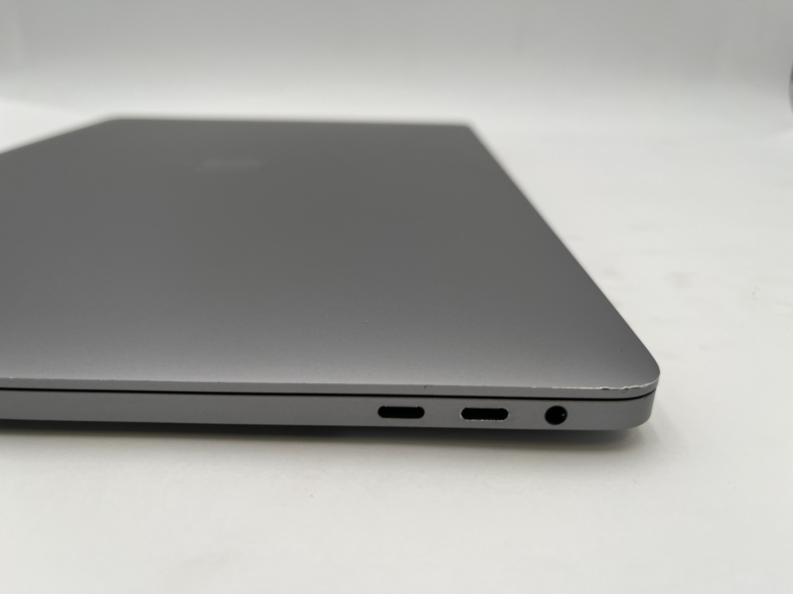 APPLE A2141 16″ MACBOOK PRO 2019 CORE i7-9750H@ 2.6 GHz 16GB DDR4 500 GB TAHOE
