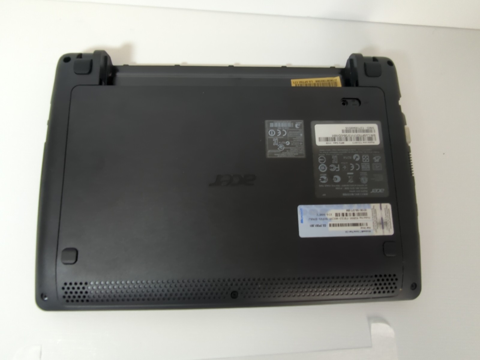 Vintage Acer One 722 11.6″ Windows 7 Netbook Laptop AMD CPU 2GB 320GB HHD