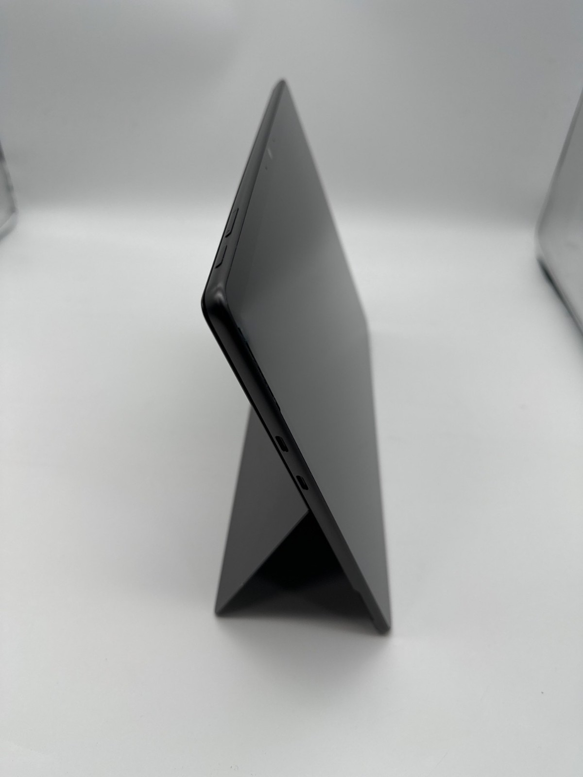Microsoft Surface Pro 11 Copilot+ PC 13″ Snapdragon X Plus 16GB 512GB Win11 Home