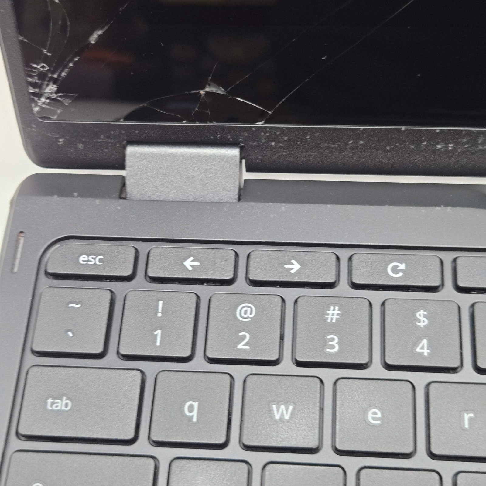 Acer Chromebook R752 Series N18Q6 11″ 32GB 4GB RAM – Cracked Screen Bad Battery