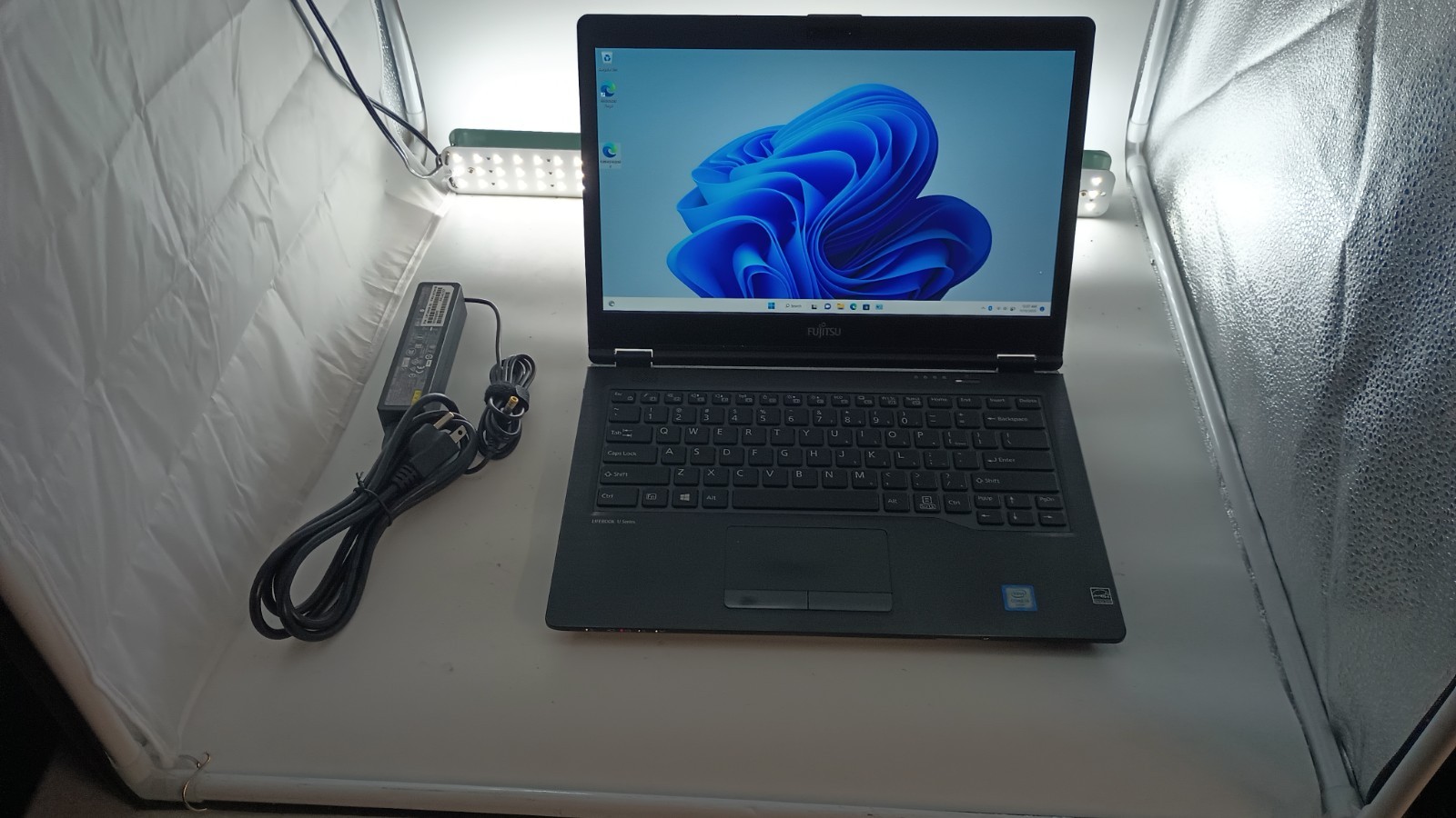11153 LifeBook U747 w/Charger!! i5-6200U.8GB.128GB M.2.14″ FHD.W11.Super Slim!