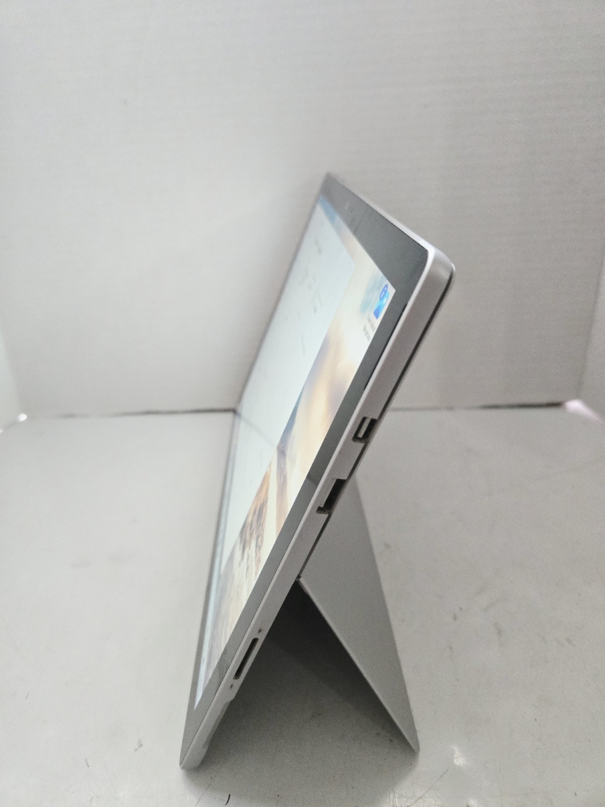 Microsoft Surface Pro 5 1796 Core i5-7300U 2.60GHz 8GB 128GB