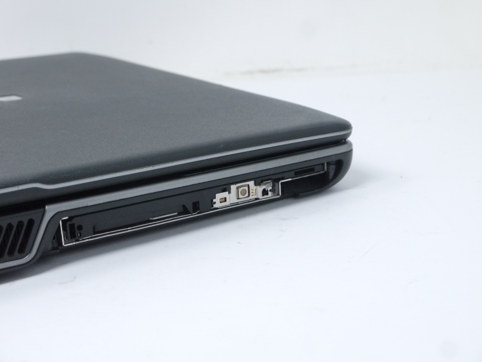 Gateway MA8 14.4″ Laptop – Pentium T2370 / 3GB / 160GB HDD / Win10 – Read Desc