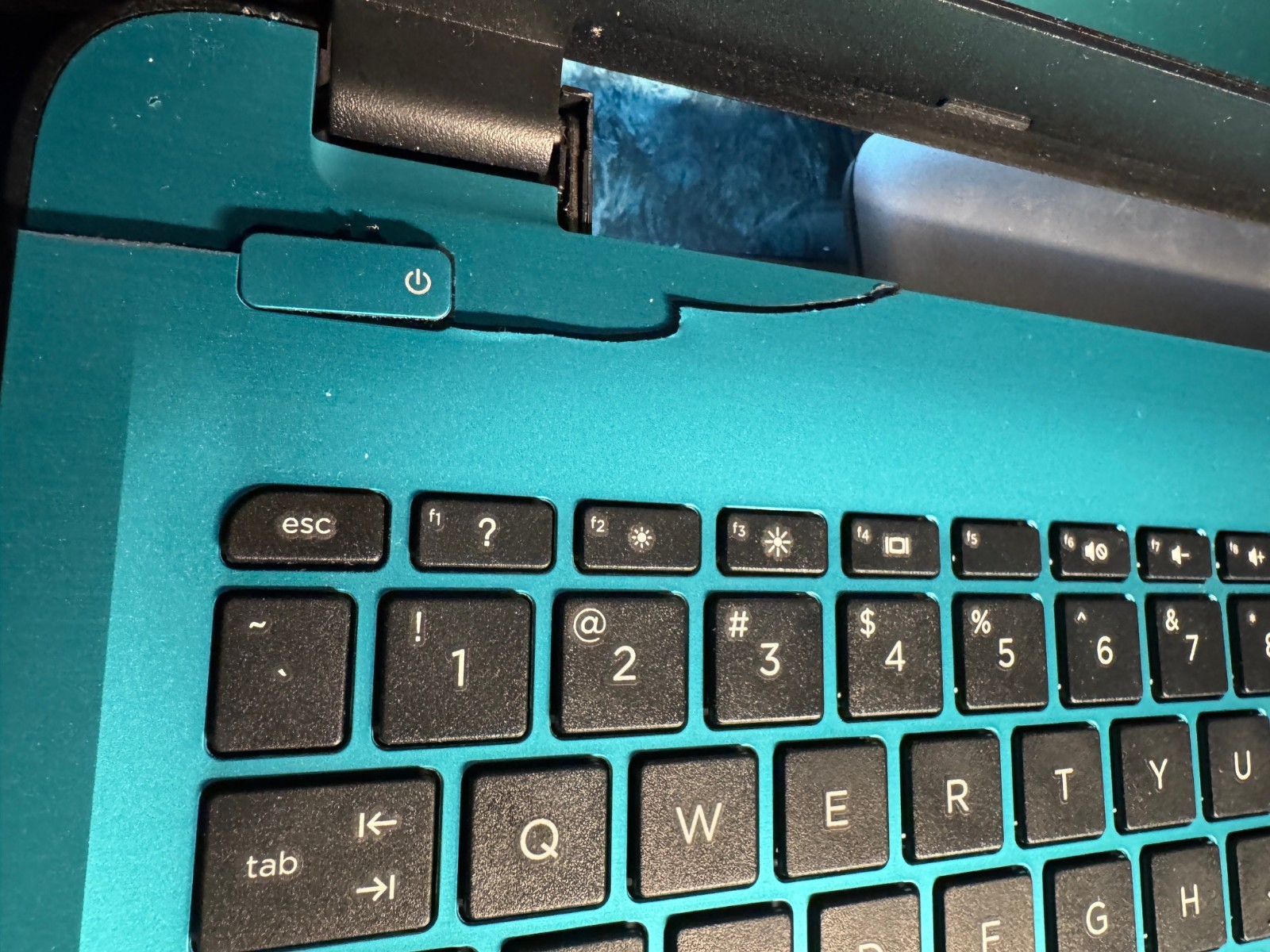 HP 15-BA010cy laptop – For parts – No CD, No Mem, No HD