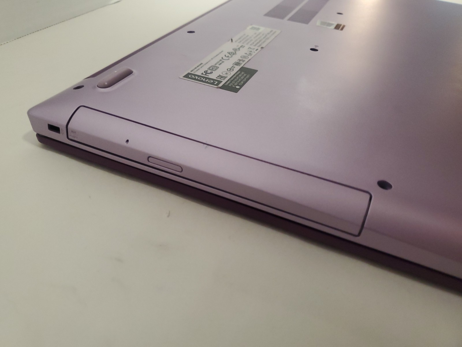 Lenovo IdeaPad 320-15IAP 80XR 15.6″ (1 TB, Intel Celeron N3350, 1.10 GHz, 4 GB)