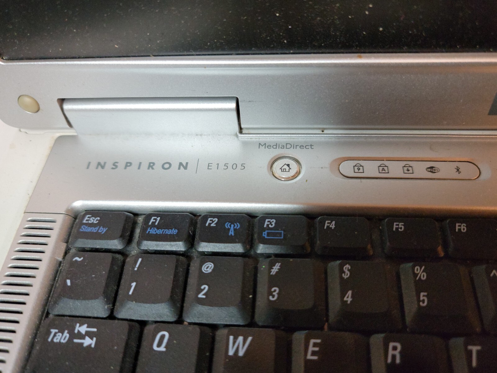 Dell Inspiron E1505 Laptop Intel Core Solo 1GB Ram No HDD Bad Battery
