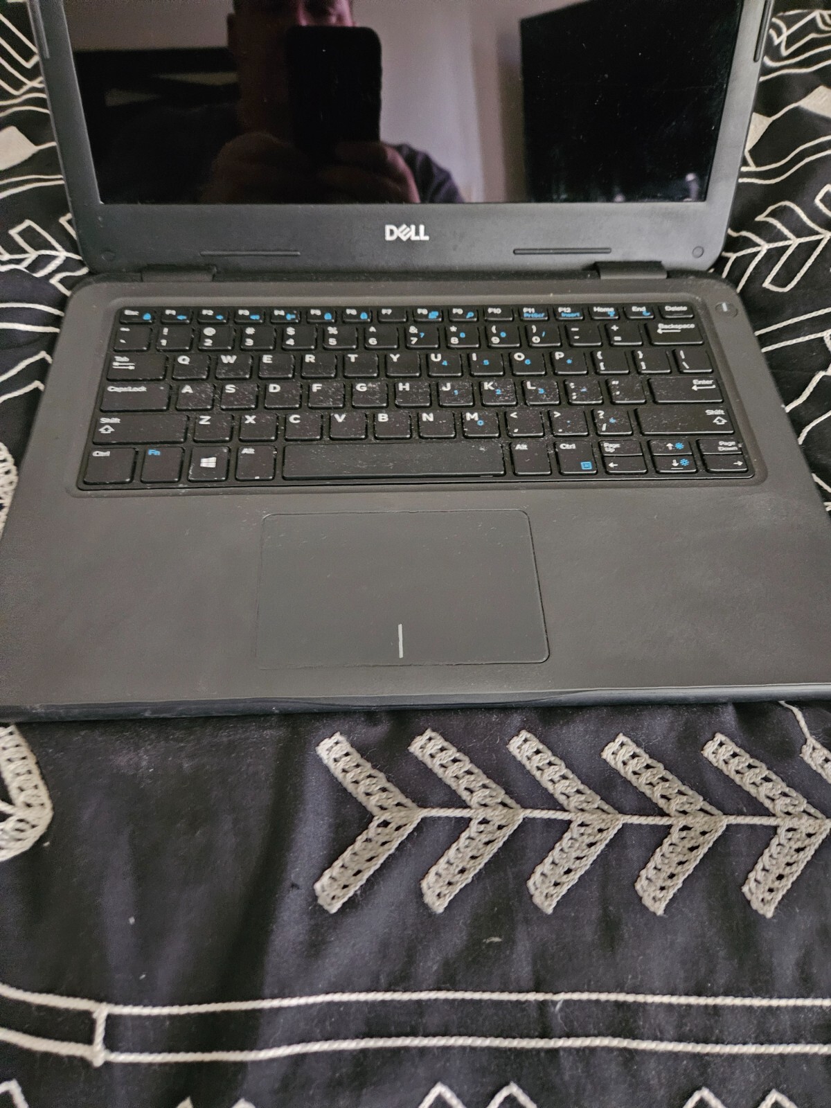 DELL Latitude 3300 13.3″ Core i3 7th Gen 8GB RAM 256GB SSD Win 11 Pro + Charger