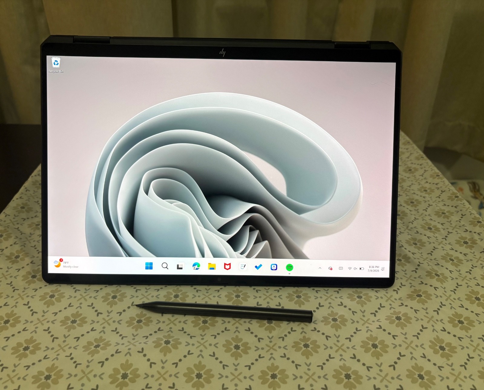 HP OmniBook Ultra Flip Laptop 14 – Charger and HP Pencil Included