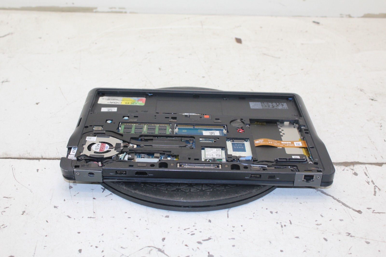 Dell Latitude E7450 14″ I5-5300U 2.30GHz 8GB RAM NO HDD/BAT/OS – ROUGH