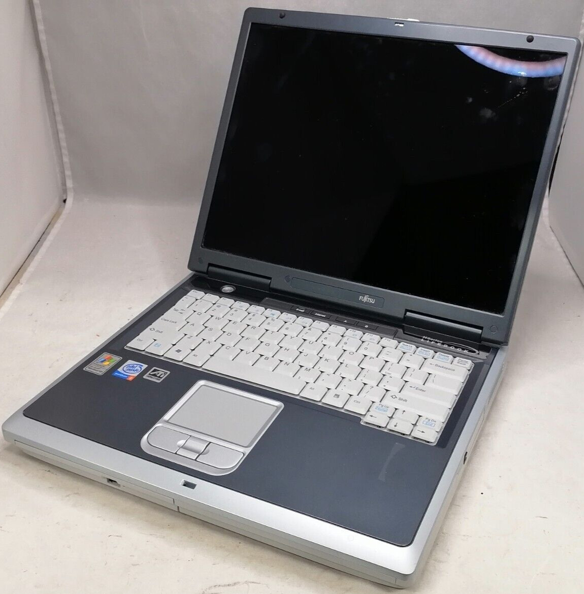 FOR PARTS 15″ Fujitsu Lifebook FPC06005AK (Pentium 4 /2.8 GHz/512 MB RAM/NO HDD)