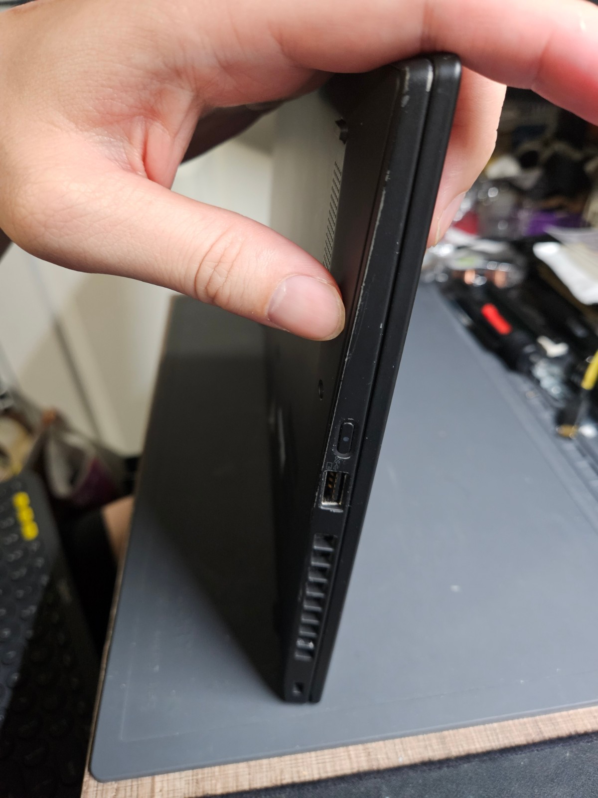 Lenovo ThinkPad X1 Carbon 7th Gen 14″ FHD I7-10710U 256GB 16GB W10