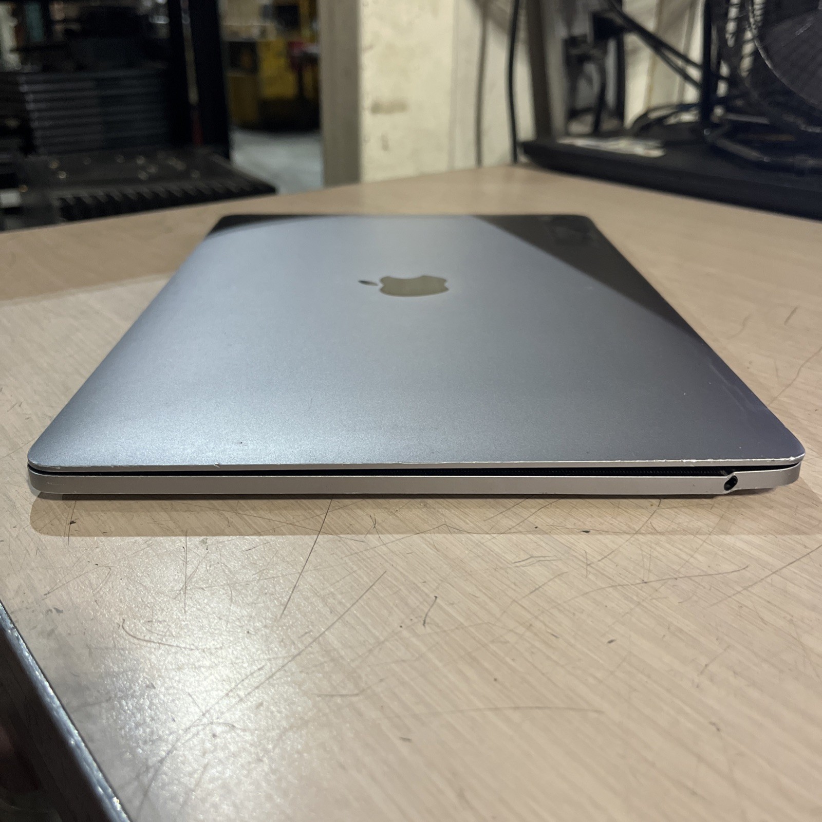 APPLE MACBOOK PRO 13″ MID-2017 CORE I5-7360U 2.3GHZ 8GB RAM NO HD /